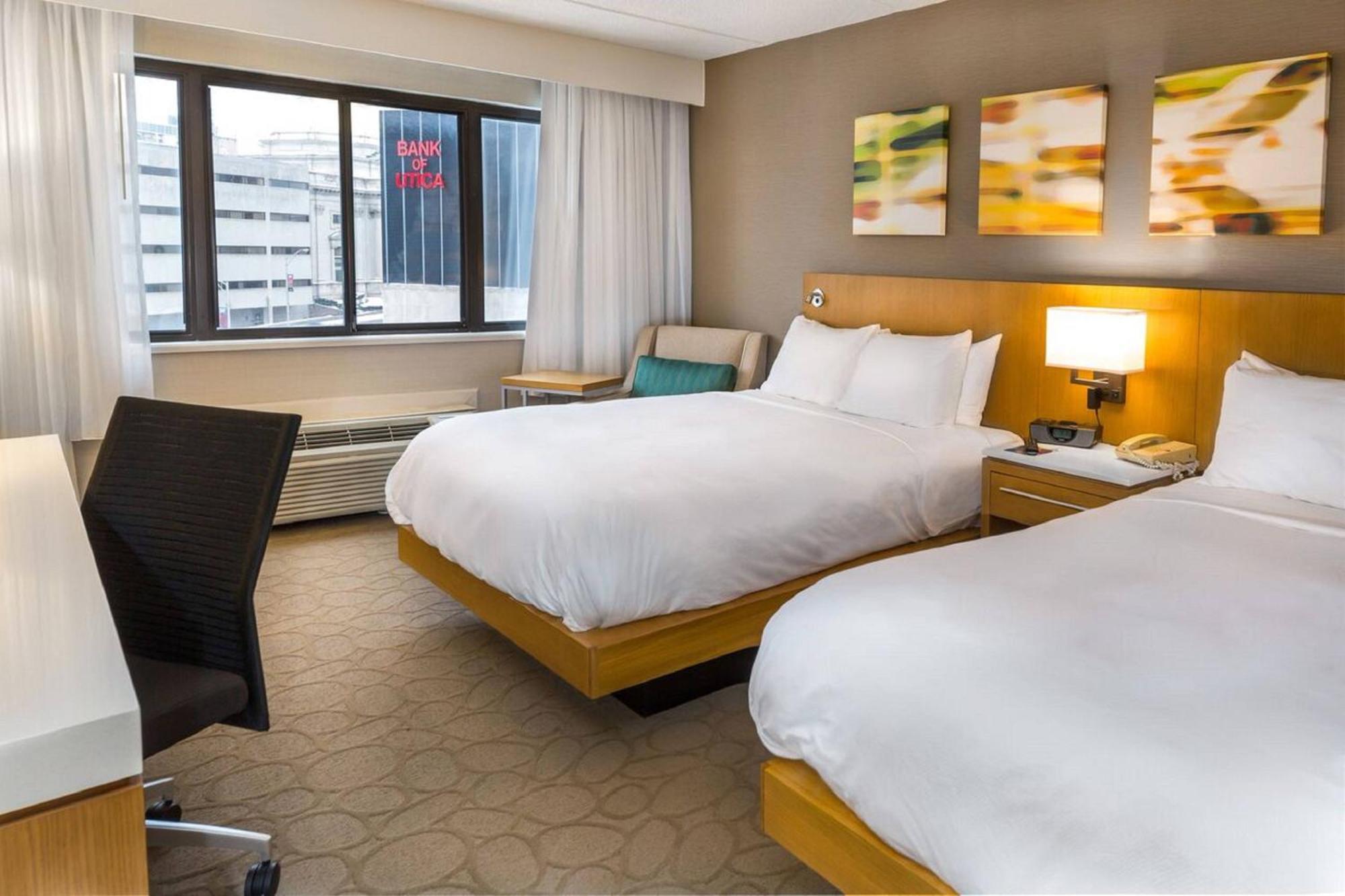 Delta Hotels By Marriott Utica Eksteriør billede