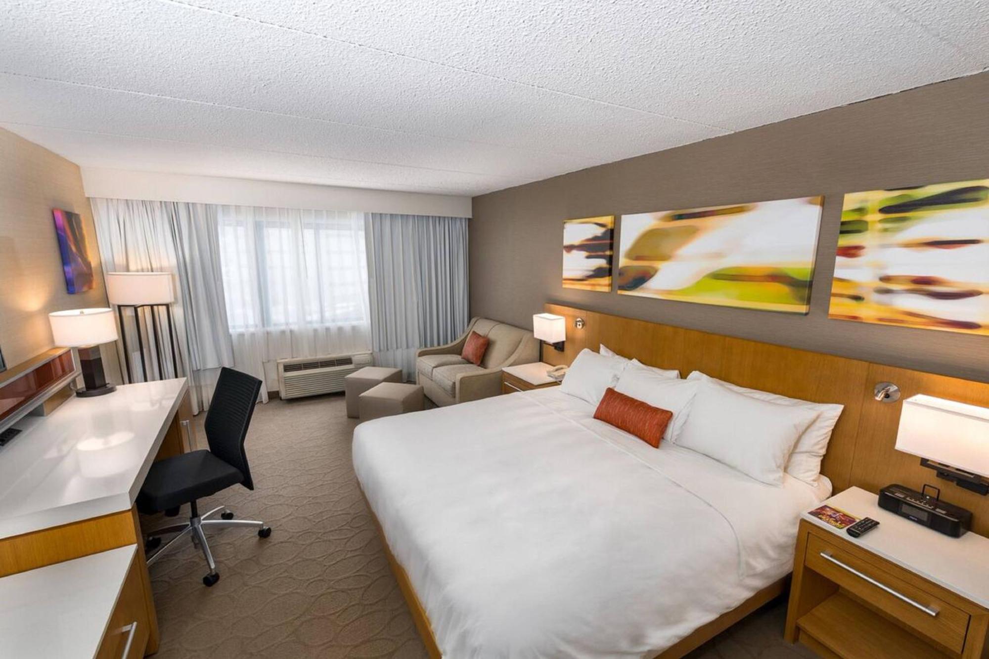 Delta Hotels By Marriott Utica Eksteriør billede