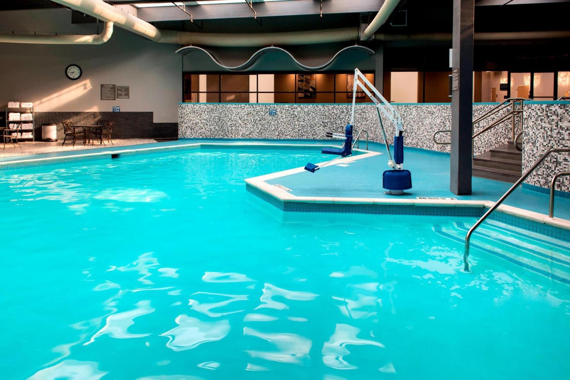 Delta Hotels By Marriott Utica Eksteriør billede