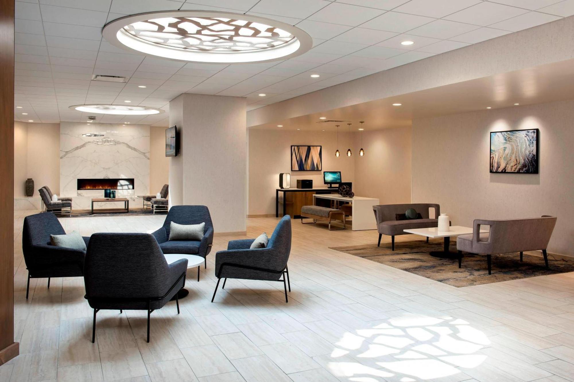 Delta Hotels By Marriott Utica Eksteriør billede