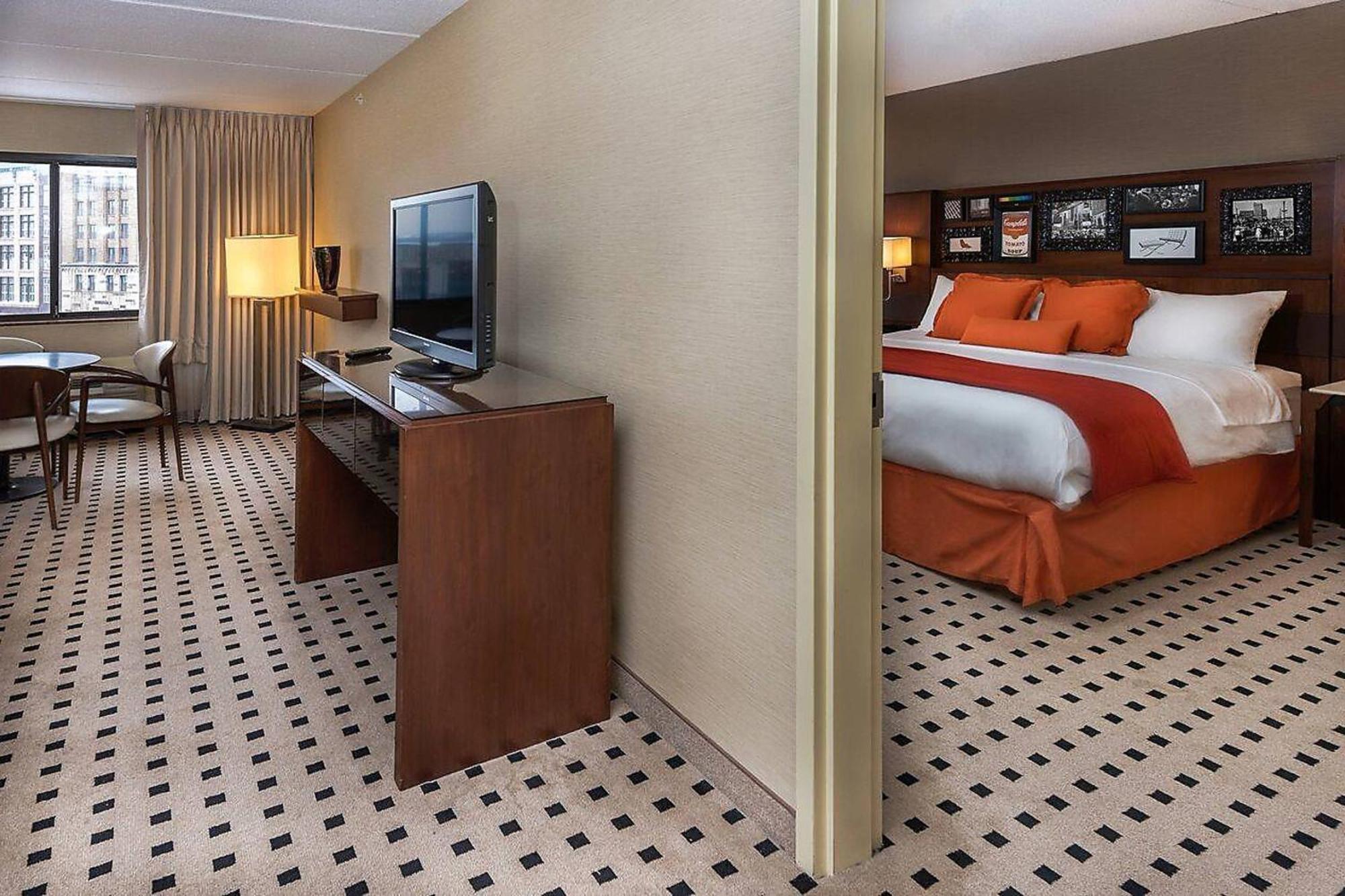 Delta Hotels By Marriott Utica Eksteriør billede