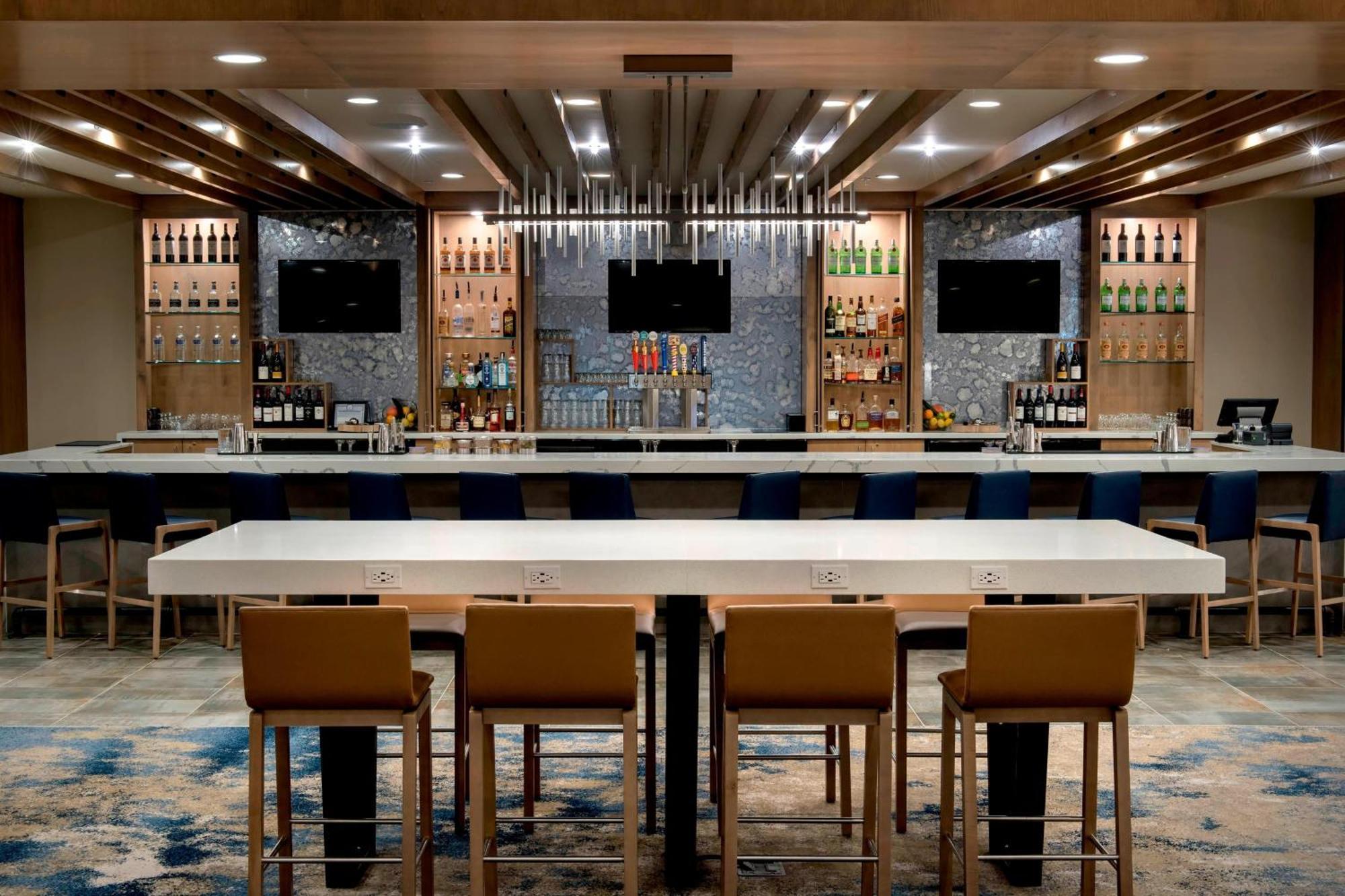 Delta Hotels By Marriott Utica Eksteriør billede