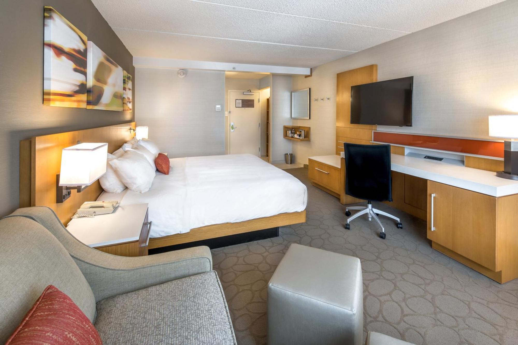 Delta Hotels By Marriott Utica Eksteriør billede
